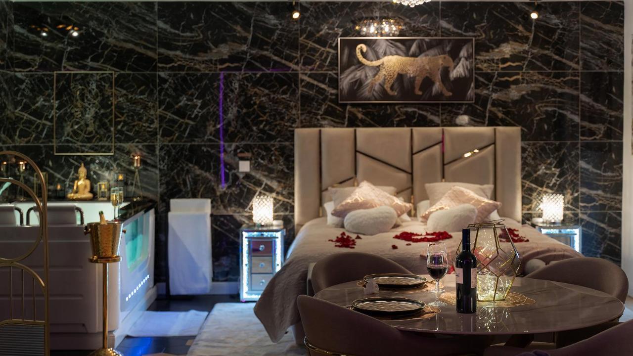 Magnifique Loft / Spa En Face De La Cathedrale ! นาร์บอนน์ ภายนอก รูปภาพ
