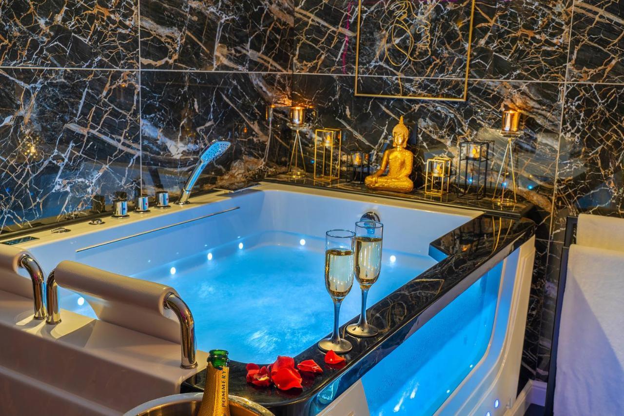 Magnifique Loft / Spa En Face De La Cathedrale ! นาร์บอนน์ ภายนอก รูปภาพ