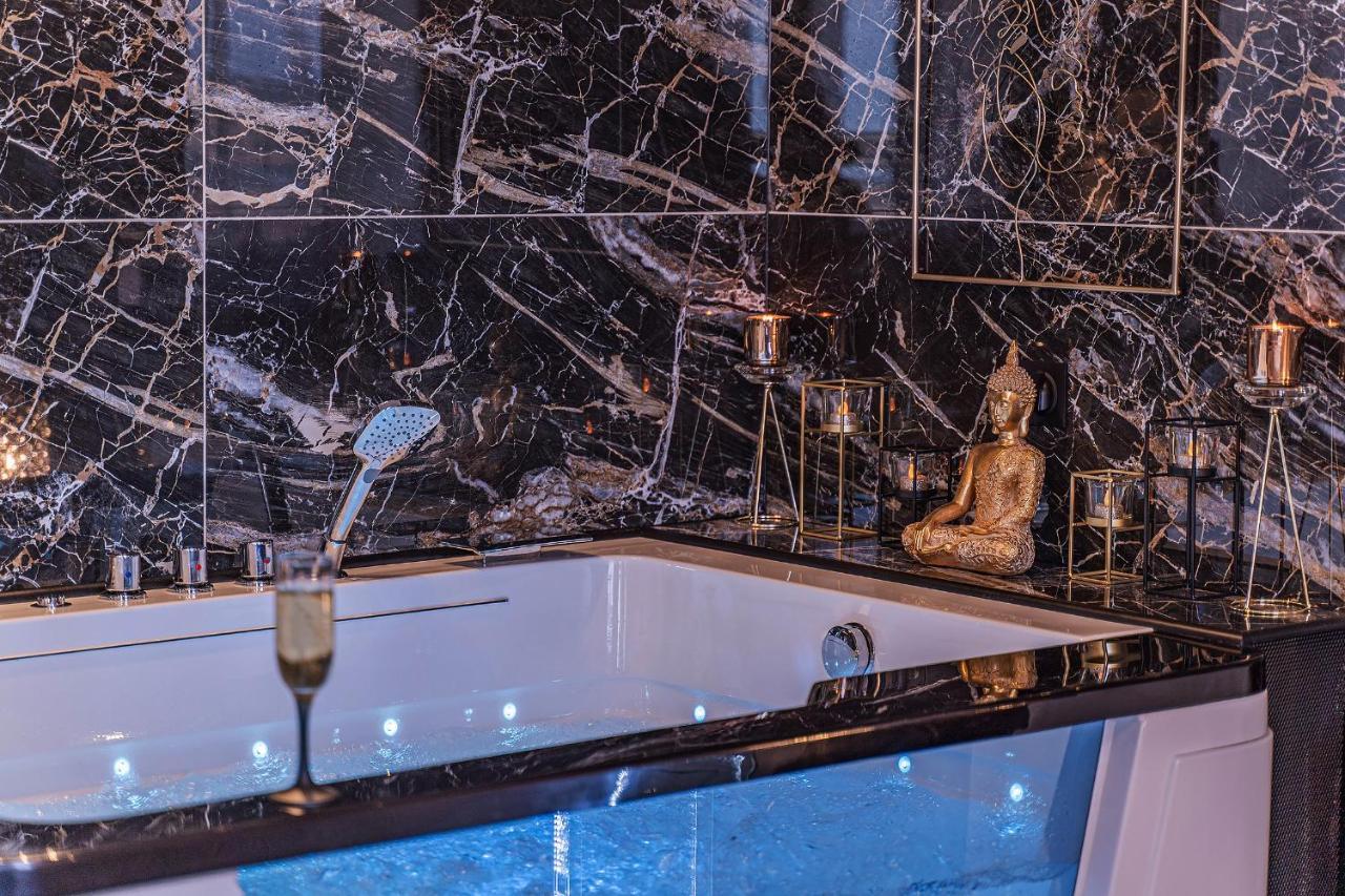 Magnifique Loft / Spa En Face De La Cathedrale ! นาร์บอนน์ ภายนอก รูปภาพ
