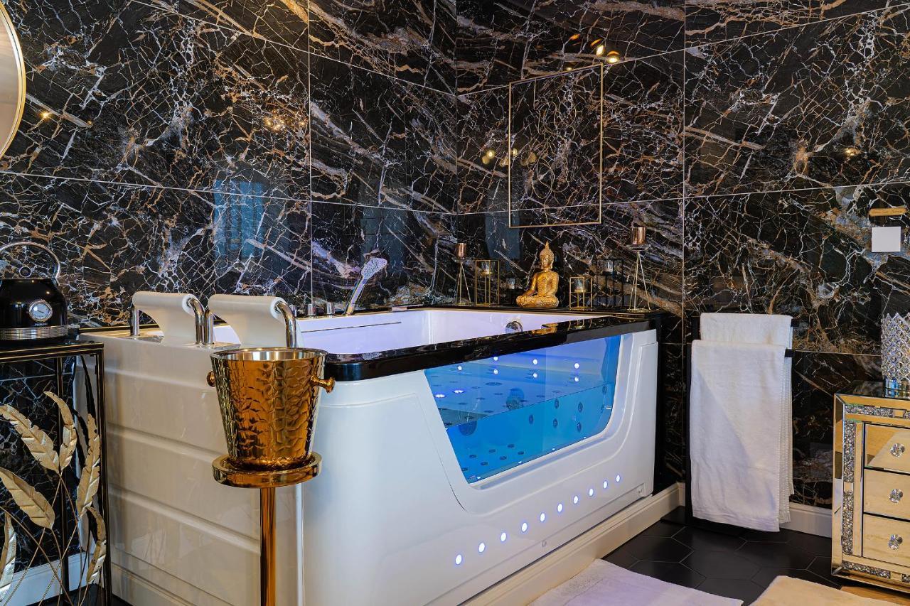 Magnifique Loft / Spa En Face De La Cathedrale ! นาร์บอนน์ ภายนอก รูปภาพ
